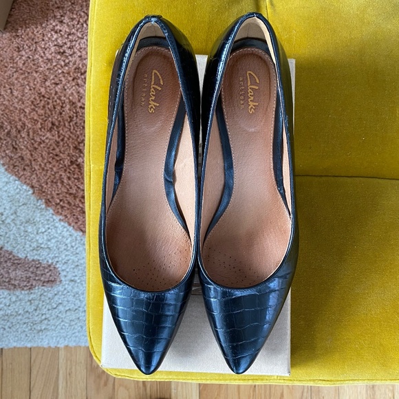 Clark’s Croc Pattern 2 Inch Heels - Size 10 - Picture 2 of 3